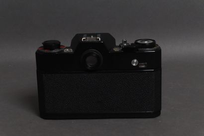 ZEISS IKON
- Camera model Contaflex, shutter...