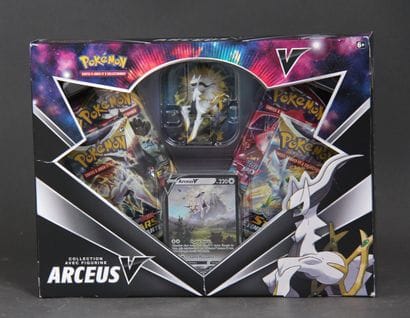 *POKEMON
2022 box containing :
1 shiny Arceus...