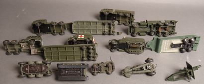 DINKY TOYS - DINKY SUPERTOYS
Lot de véhicules...