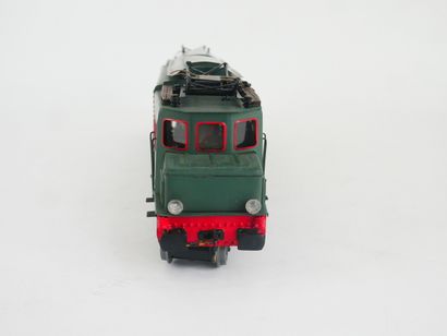 Diesel locomotive
Painted metal locomotive.
Electric...