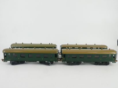 Lot including:
- 2 1st class passenger cars,...