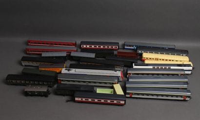 Set of mismatched HO wagons (accidents)