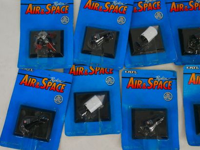 ERTL (USA) : 
Lot de 23 satellites et modules...