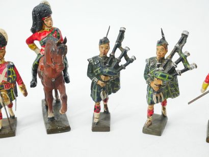 LINEOL (Germany):
Set of 8 figures in painted...