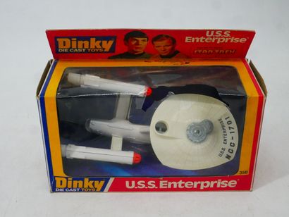 STAR TREK 
Lot including: 
- USS ENTERPRISE...