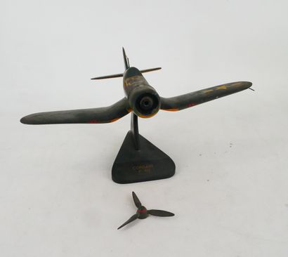 Lot de maquettes d’avions en plastique, bois...