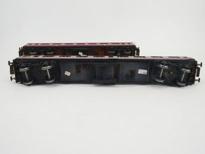 Painted metal and wood set (O gauge), including:
-...