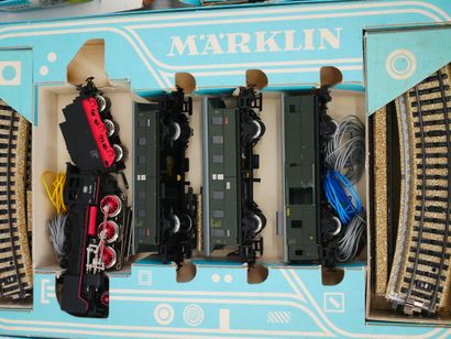 Important lot including: 
- 1 set containing...