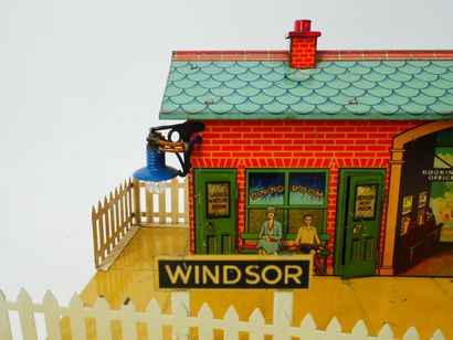 HORNBY :
Set includes:
- A Windsor station...