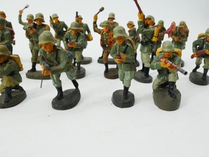ELASTOLIN (Germany) :
Set of 28 figures in...