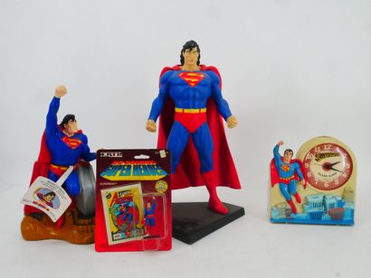 SUPERMAN 
Lot including:
- 1 bakelite alarm...