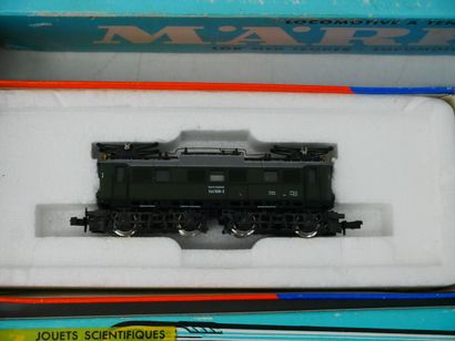Important lot including: 
- 1 set containing...