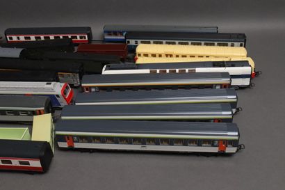 Set of mismatched HO wagons (accidents)
