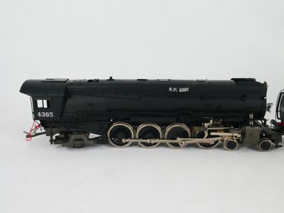 Southern Pacific 4-8-2
Locomotive and tender...