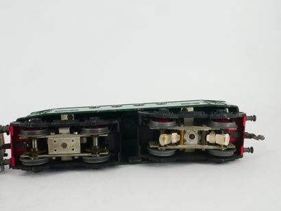 Lot including:
- 1 SNCF BB-8100 locomotive...