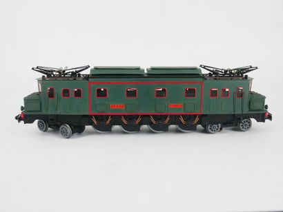 Diesel locomotive
Painted metal locomotive.
Electric...
