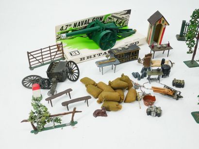 Lot of painted lead figurines representing...