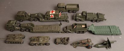 DINKY TOYS - DINKY SUPERTOYS
Lot de véhicules...
