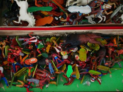 ELASTOLIN and miscellaneous :
Large lot of...
