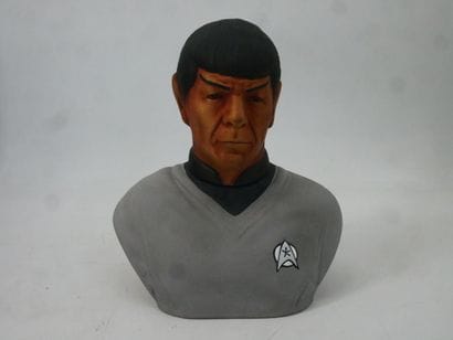 STAR TREK 
Lot including: 
- BORG SHIP, Collectors...