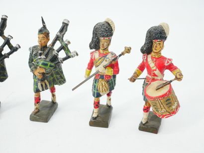 LINEOL (Germany):
Set of 8 figures in painted...