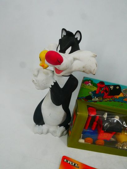 WALT DISNEY 
Lot including:
- 1 Titi and...