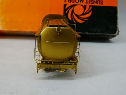 SAMHONG SA (Korea) :
CHESAPEAKE OHIO 4-8-2
Metal...