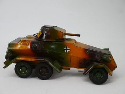 LINEOL Germany 
Véhicule militaire en tôle...