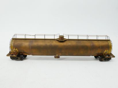 Unpainted metal lot, including:
- 1 freight...