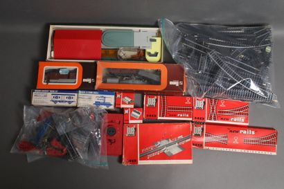 Lot HO :
- JOUEF
Set of rails and various...