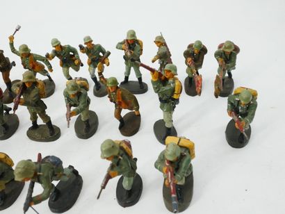 ELASTOLIN (Germany) :
Set of 28 figures in...