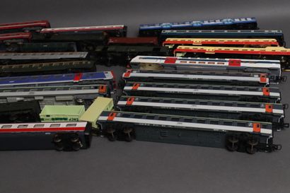 Set of mismatched HO wagons (accidents)