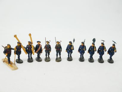 ELASTOLIN (Germany):
Set of 11 figures in...