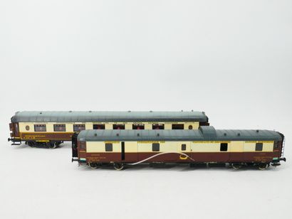 Painted metal lot, including:
- 1 Salon Pullman...