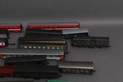 Set of mismatched HO wagons (accidents)