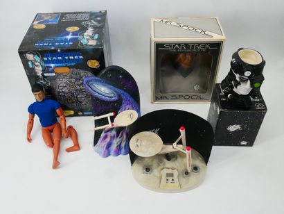 STAR TREK 
Lot including: 
- BORG SHIP, Collectors...