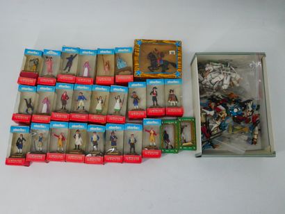 STARLUX:
Lot of 23 plastic figurines illustrating...
