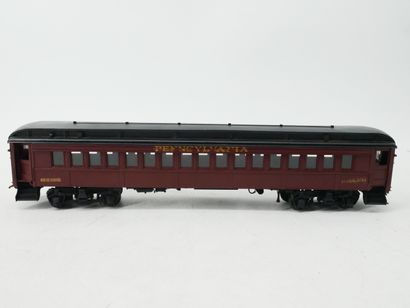 Painted metal lot, including:
- 1 Salon Pullman...