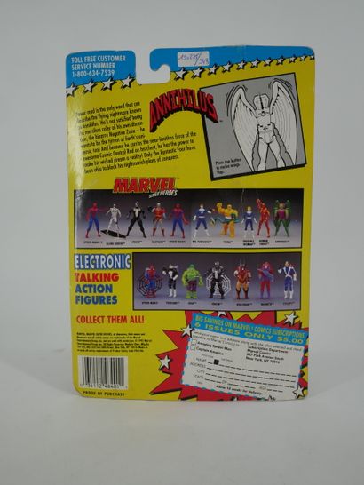 *TOY BIZ. 
MARVEL SUPER HEROES. COSMIC DEFENDERS....