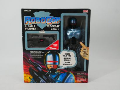 ROBOCOP 
Set includes: 
- 2 articulated figures...