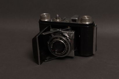Set of five gusseted cameras :
- WELTA
Welti...