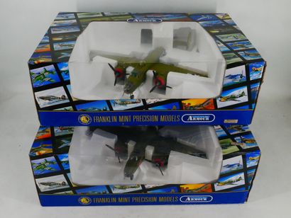 Lot comprenant : 
-	 6 avions en métal peint...