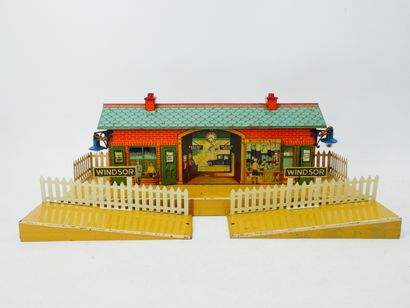 HORNBY :
Set includes:
- A Windsor station...