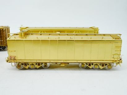 Unpainted metal lot, including:
- 1 freight...