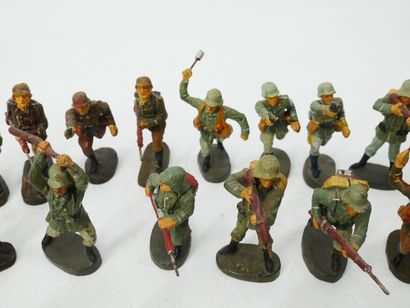 ELASTOLIN (Germany) :
Set of 28 figures in...