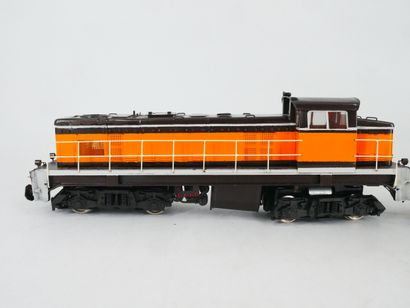 Lot including:
- 1 SNCF BB-8100 locomotive...