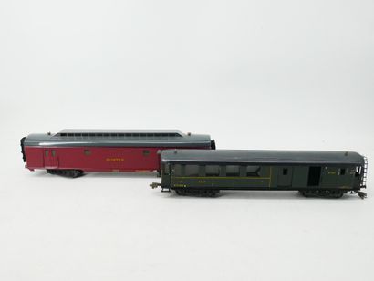 Painted metal lot, including:
- 2 SNCF side-door...