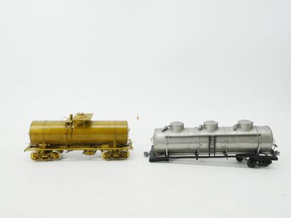 Painted metal set, including:
- 1 Grand Trunk...