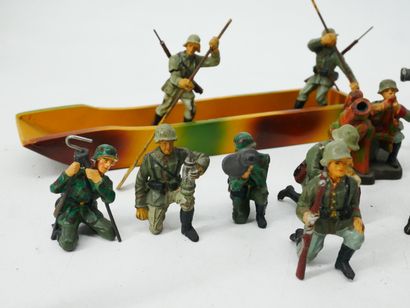 ELASTOLIN (Germany) : 
Set of 16 figures...