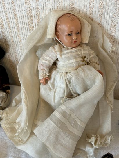 Lot de jouets d'enfant dont poupée régionale...